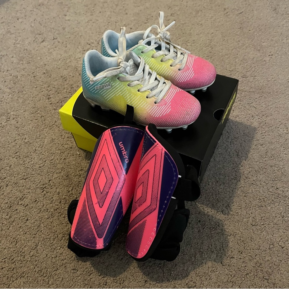 ⚽️ Brava Girls Soccer Cleats - Rainbow Coloring, White Laces - Size 11